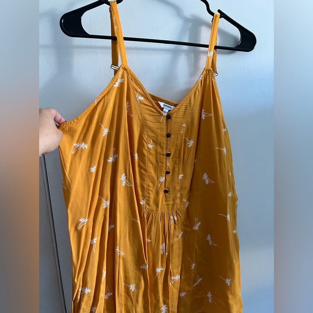 Tank/Blouse mustard yellow with palm trees print. Adjustable straps
